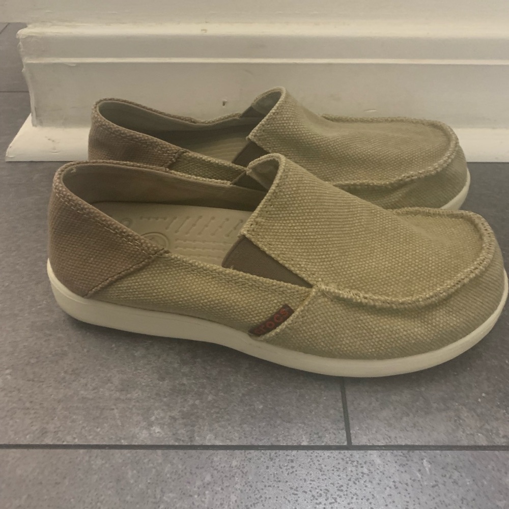 EUC Crocs Kids Walu Canvas Loafers